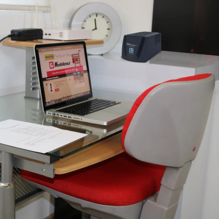 Regulador de Voltaje Koblenz ER-2250 2250VA / 1000W con 8 Contactos