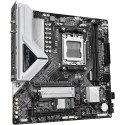 Tarjeta Madre Gigabyte B840M Eagle WiFi6, Socket AM5, DDR5, 5200MHz, HDMI, DP, Micro ATX Tarjeta Madre Gigabyte B840M Eagle WiFi6, Socket AM5, DDR5, 5200MHz, HDMI, DP, Micro ATX
